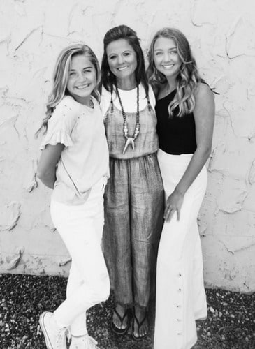 Picture of Jessica Aldean and her two daughters Keeley Willams and Kendyl Williams